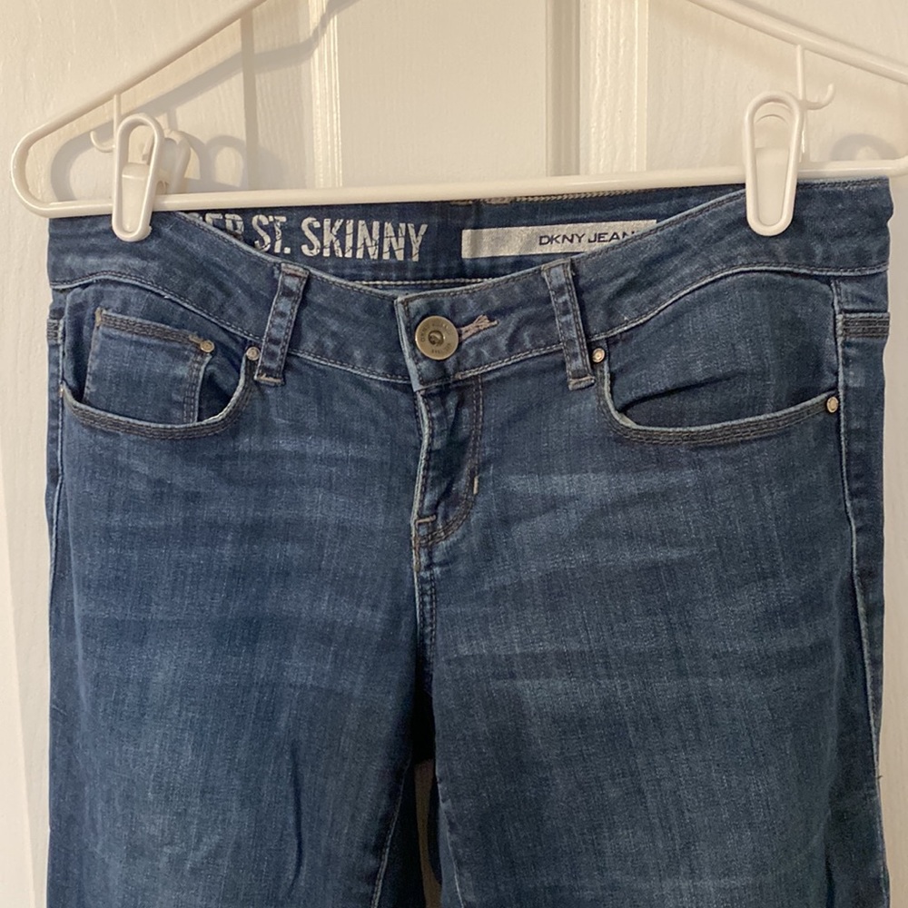 DKNY. Mercer St Skinny. Size 8. Good Condition. - Picture 4 of 4